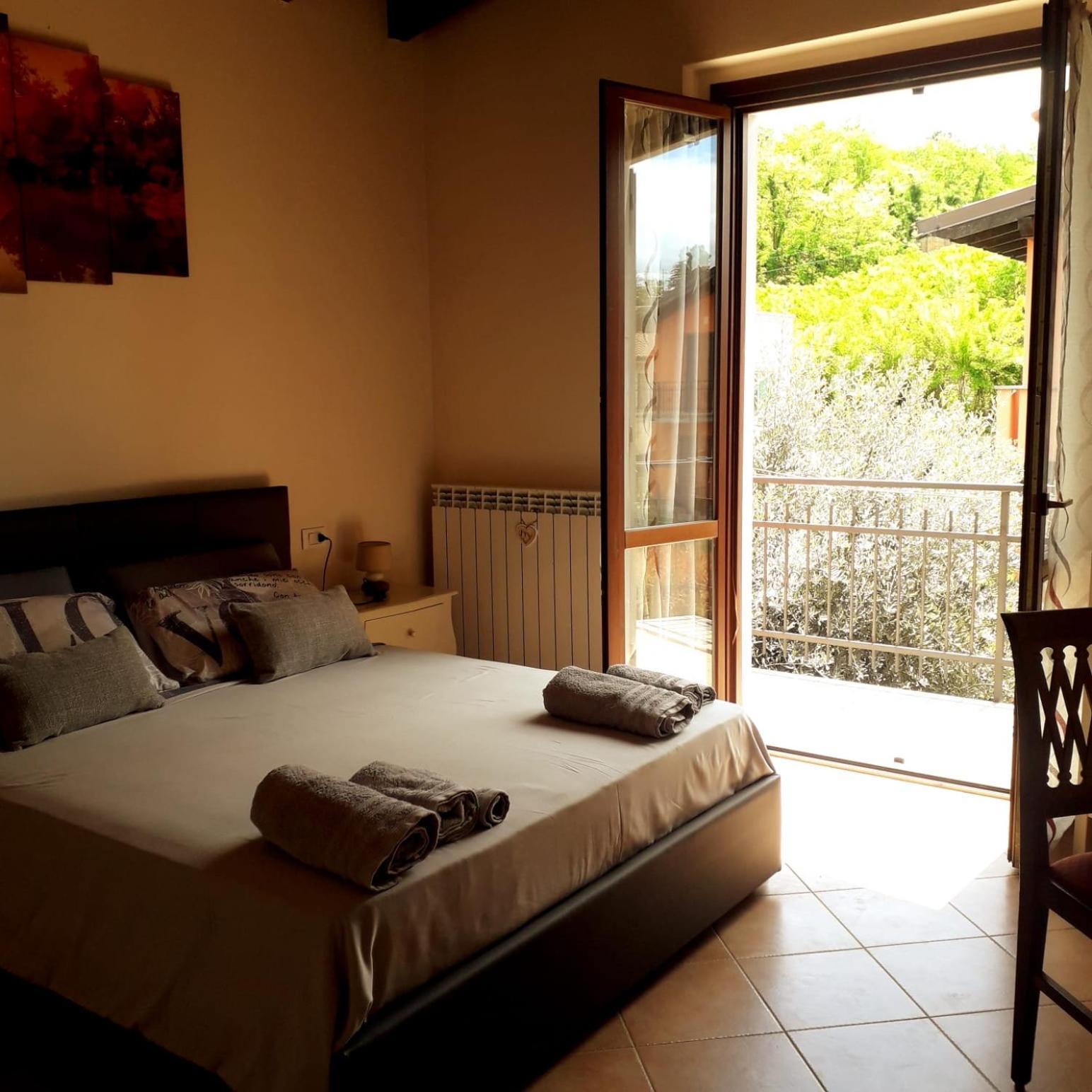 Beb Ulivo Bed & Breakfast Santa Giuletta Exterior photo